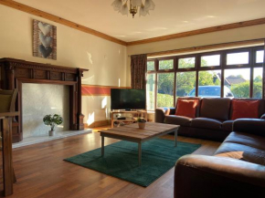 Big house - 6 beds, 5 bathrooms - Not to be missed, 5 mins to M1